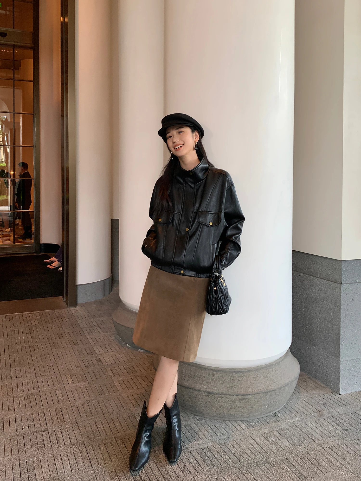 Stylowa kurtka motocyklowa damska z PU skóry, luźny krój, stójka, długi rękaw, idealna do dojazdów do pracy, modna.