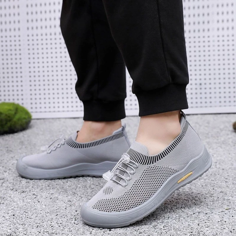 

Дышащая мужская спортивная обувь с сетчатым верхом, стильная уличная обувь в акции, беговые дешевые жидкостные простые мужские повседневные кроссовки