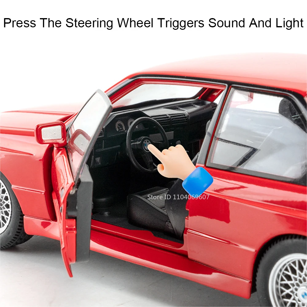 1:24 M3 Modelli di auto giocattolo in miniatura Lega pressofusa Suono Luce Porte aperte Assorbimento degli urti Tirare indietro Mini veicoli per i regali dei ragazzi