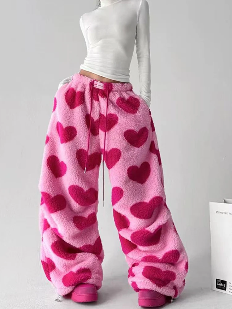 

Флисовые широкие брюки с принтом сердца, женские зимние толстые свободные плюшевые повседневные брюки с высокой талией Y2K, корейские прямые брюки на шнурке