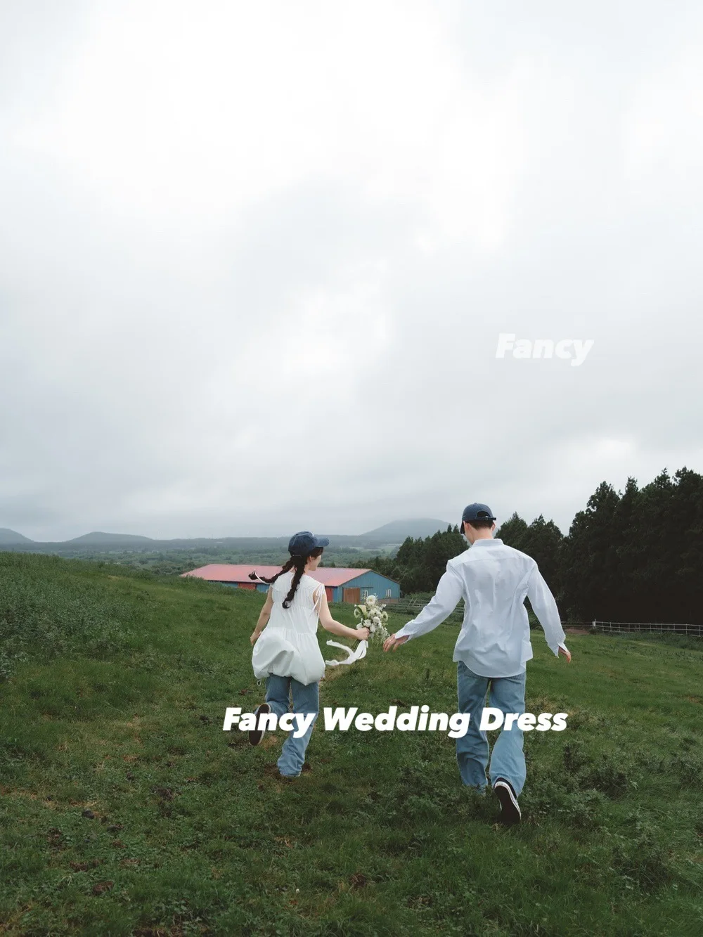 Ausgefallenes, elegantes, schulterfreies Hochzeitskleid, Korea-Fotoshooting, lange Ärmel, Falten, Brautkleid, bodenlang, individuell gestaltet