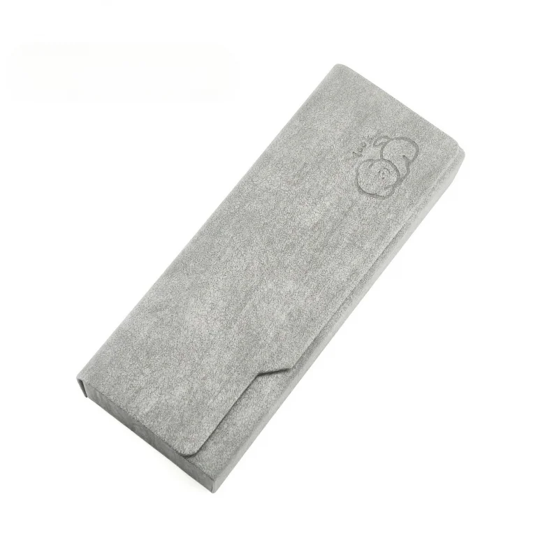 

Fashionable eyewear storage box with a small dog pattern flip cover, portable and pressure-resistant hard shell eyewear case