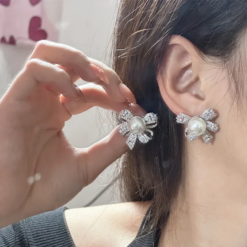 

MDL Moissanit1 Style Fairy Butterfly Earrings 18K Gold Plated Eight Hearts And Eight Arrows Imitation Moissan Diamonds