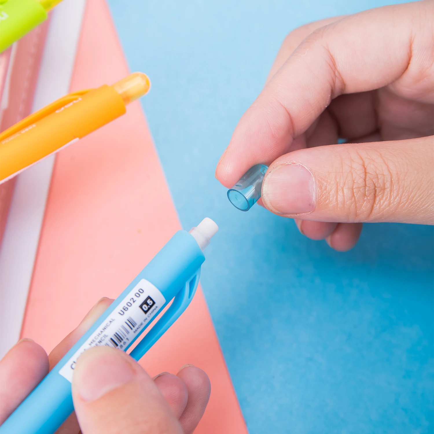 델리 0.5mm 접이식 샤프 펜슬, 클립이 있는 푸시 버튼 디자인, 가정용, 사무실용 4가지 색상 옵션