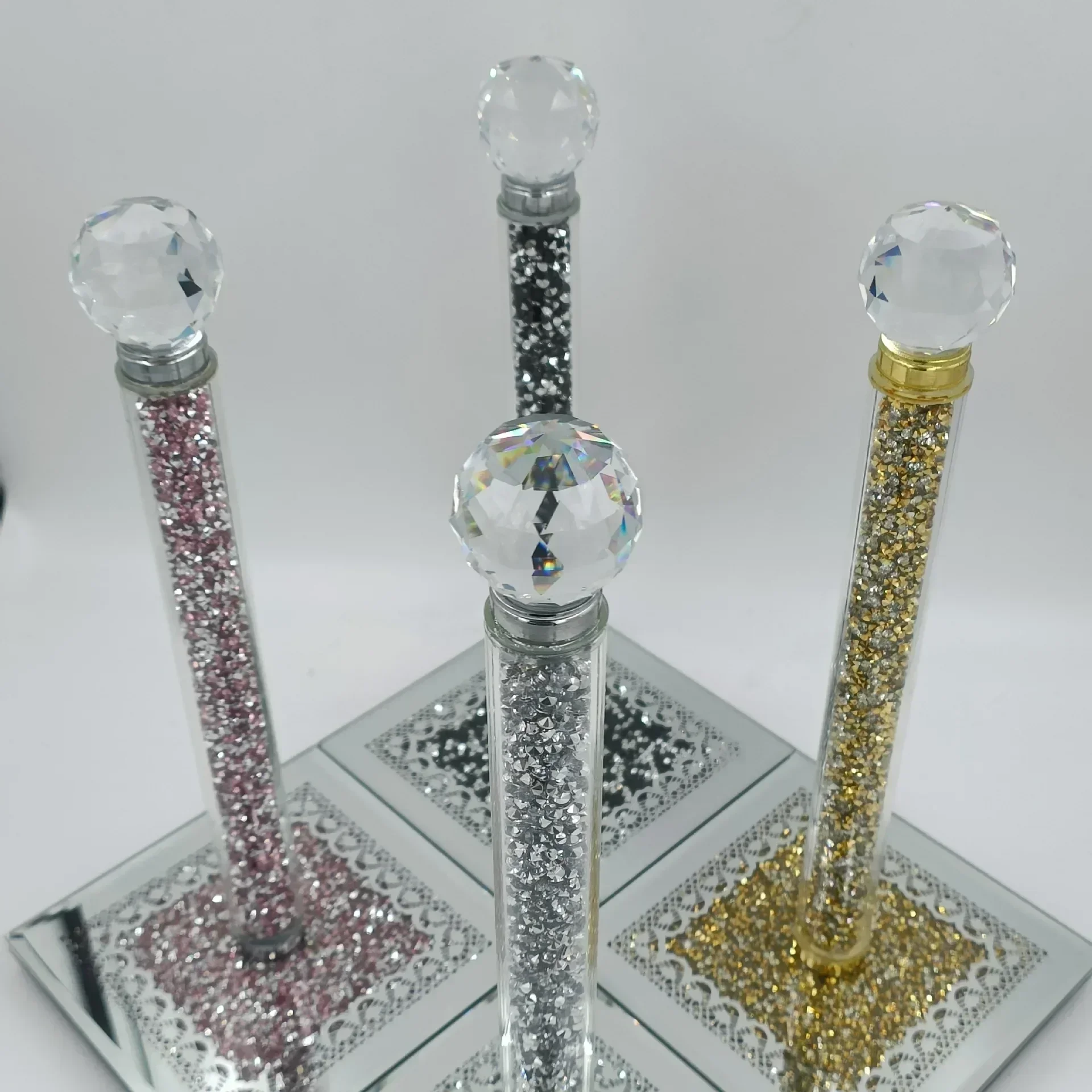 Crystal Standing Paper Towel Roll Holder Countertop Weighted Rack Bling Crushed Diamonds Housewarming Gifts for Kitchen Home Bar