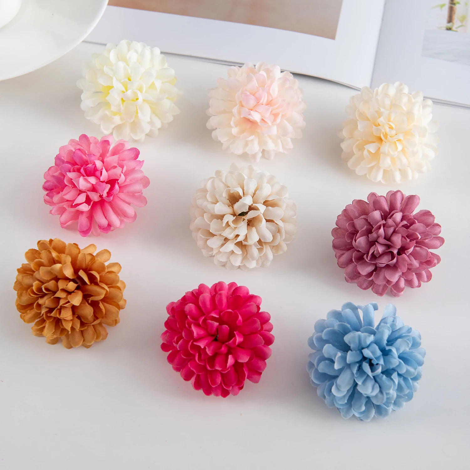 50/100 Stück Künstliche Blumenkugeln Chrysanthemen Heimdekoration Hochzeitskranz Deko Outdoor Braut DIY Geschenk Süßigkeitenbox Zubehör Günstig – Detail 4