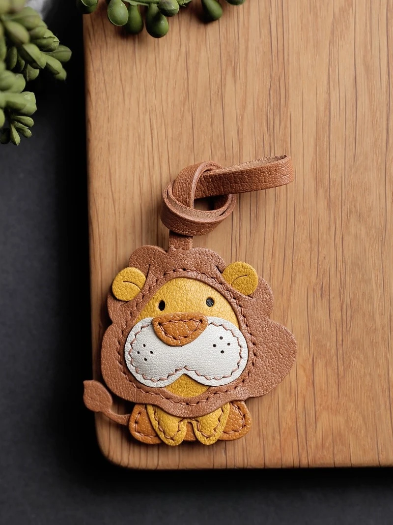 

Подвеска в виде льва, брелок из натуральной кожи ручной работы, подвеска в виде французской овчины, сумка для телефона с подвеской.