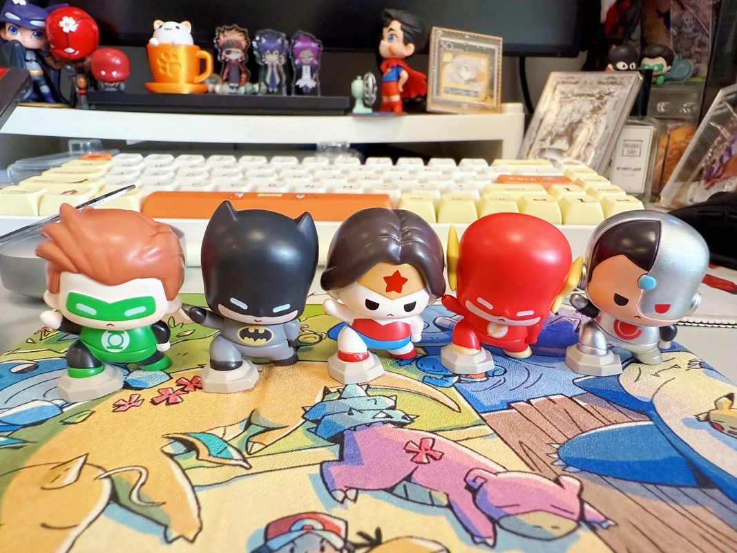 Genuino Suplay DC Justice Guardians Mini Mystery Bag Figure Da Collezione Decorazione Ornamenti Modello Giocattolo Regali Di Natale