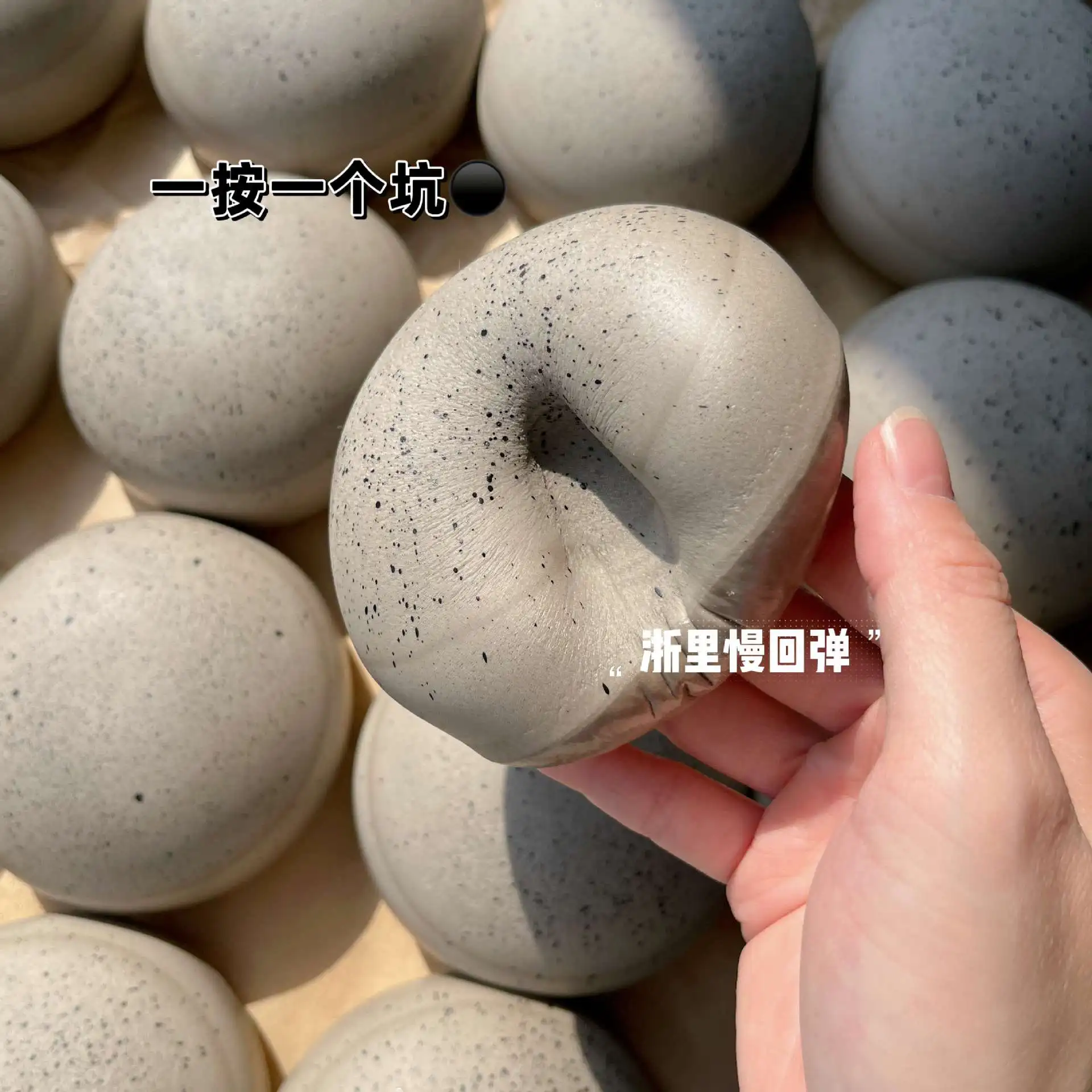 もちもちバターブレッド スクイーズおもちゃ かわいいリアルな濡れた柔らかい粘着性のあるタロイモパン 面白いストレス解消おもちゃ フィジェット