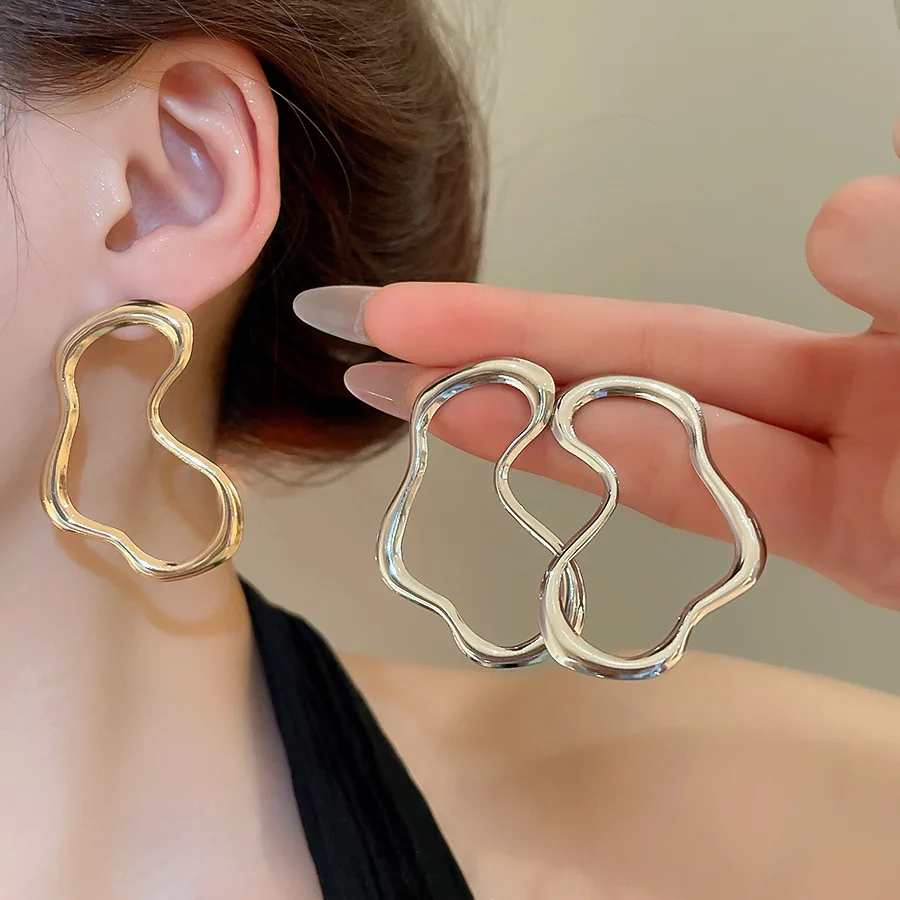 LATS Minimalist Irregular Heart-shaped Geometry Metal Big Stud Earrings for Women Punk Statement Gold Color Charm Ear Jewelry