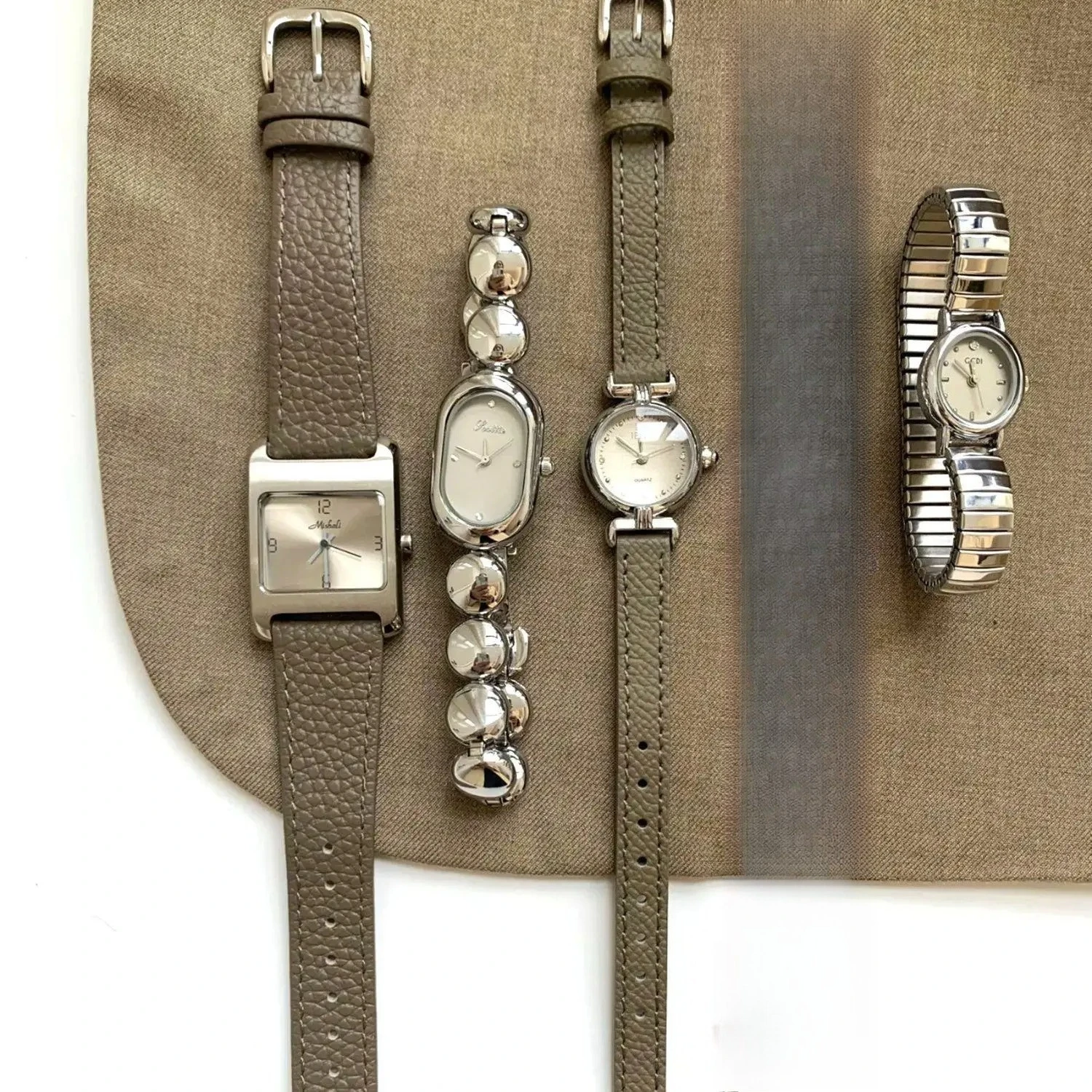 

Новые роскошные, маленькие и изысканные женские часы. Креативный подарок для женщин. Идеальный подарок для вашей подруги. Стильные кварцевые часы.