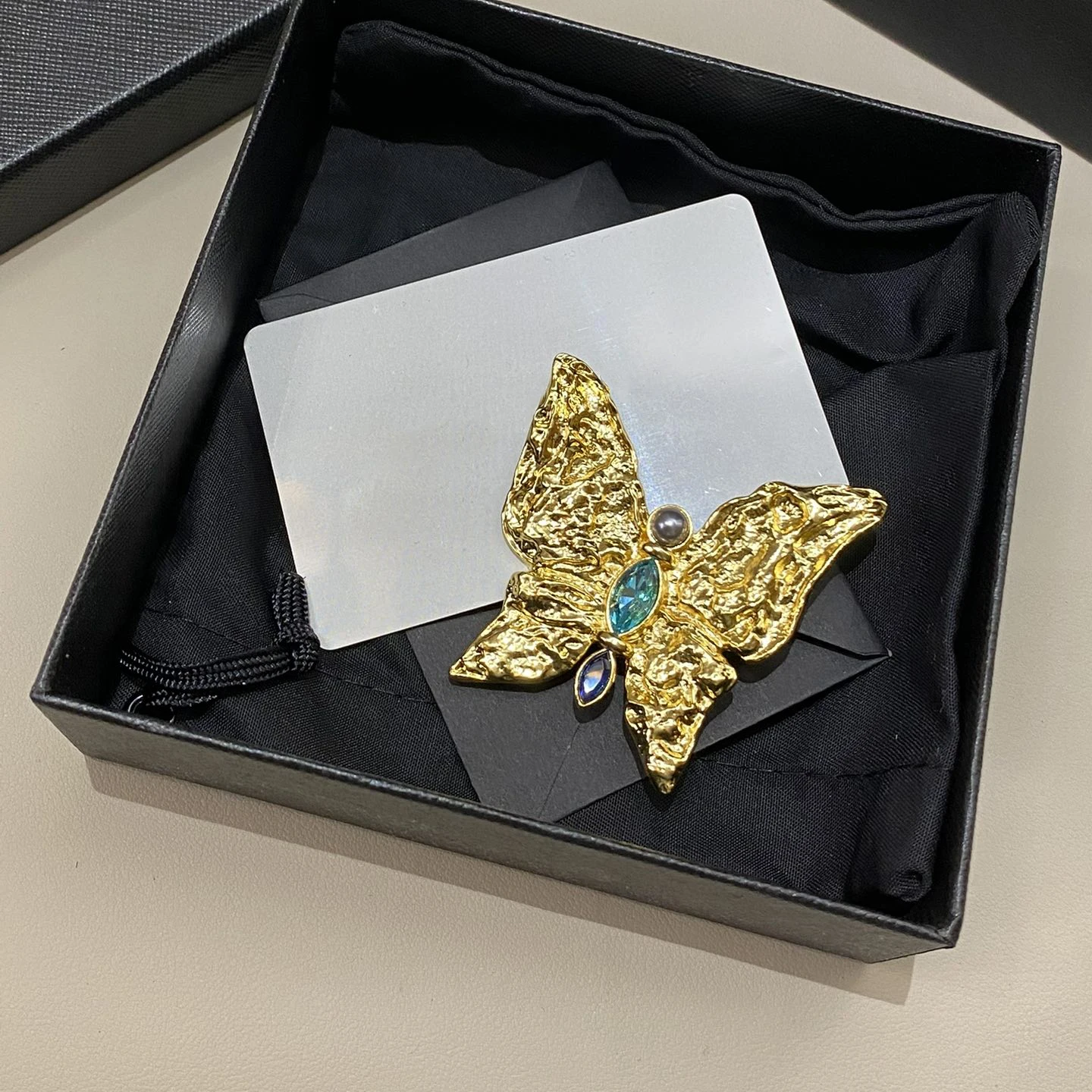 

Vintage Design Brass Plated Gold Butterfly Colored Gemstone Brooch Women Luxury Jewelry Trend