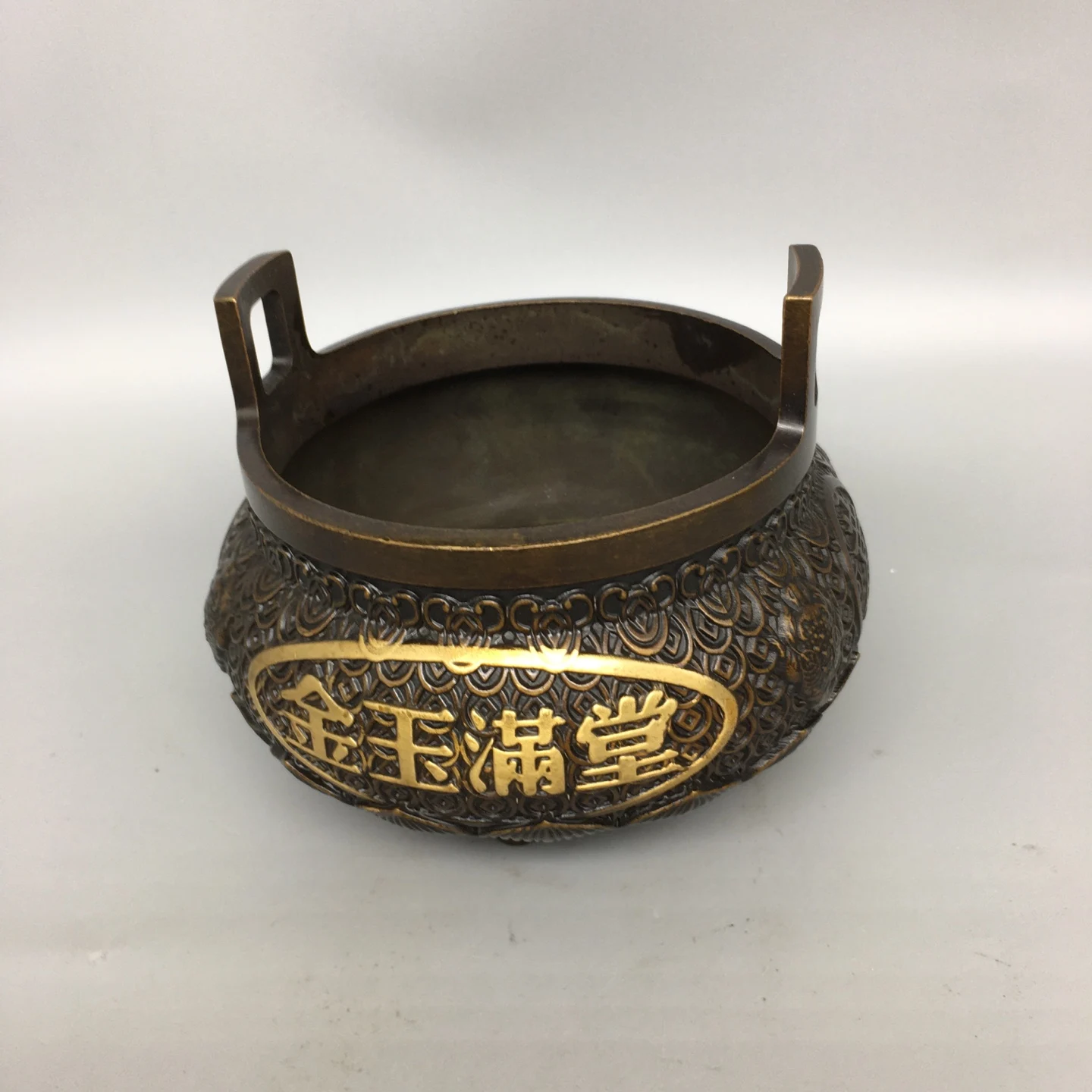 Copper ware gilded with gold and jade, filled with straight ear incense burners, home aromatherapy ornaments
