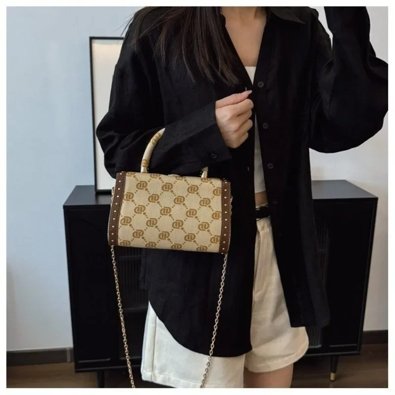 

Elegant Women's Leather Shoulder Bag Luxury Style Crossbody Bag Fashion Handbag With Ladies Party & Special Occasion