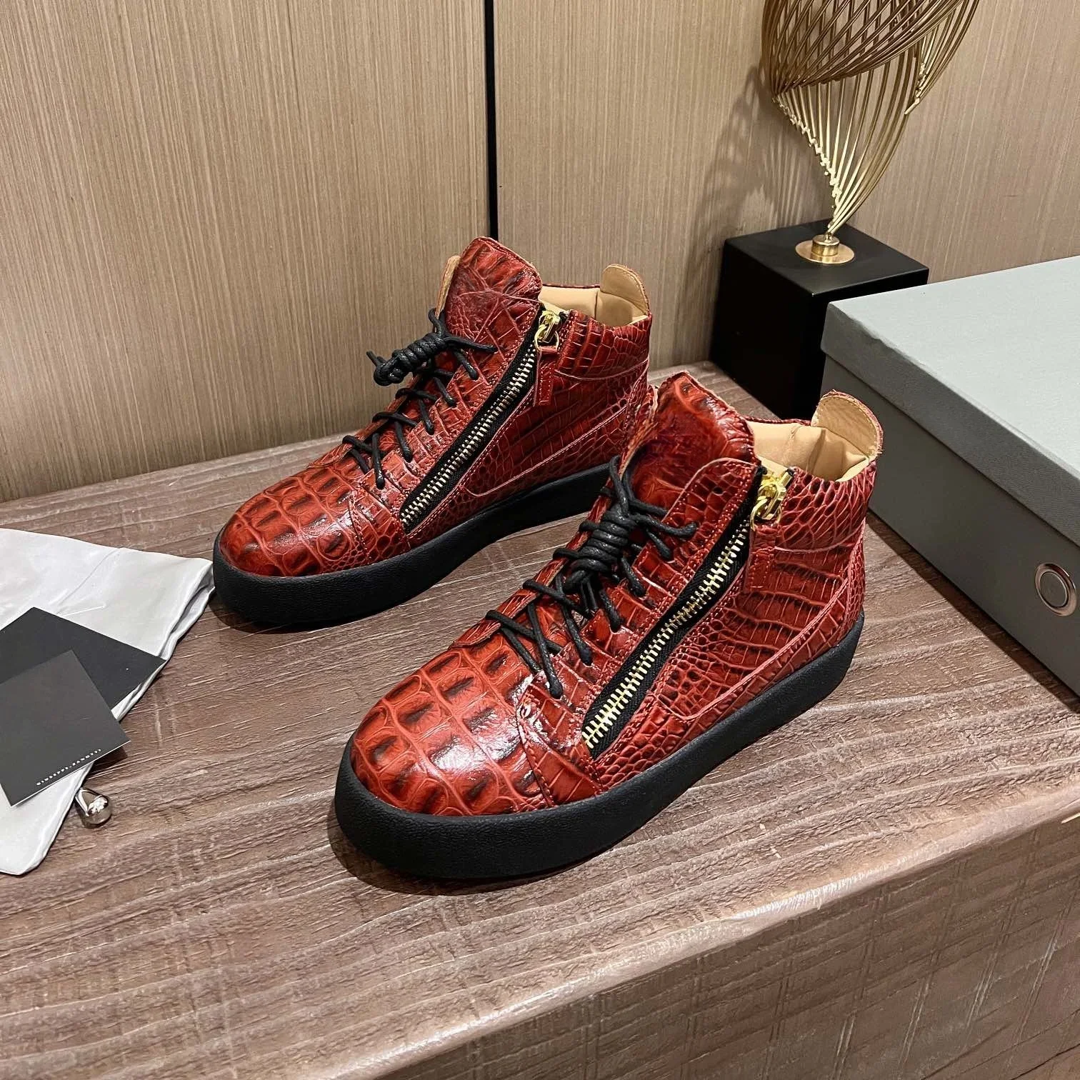 

Top Quality Classic Mens Casual Sneakers Women High-top Real Leather Tennis Luxury Brand Designer Unisex Sports shoes 0390