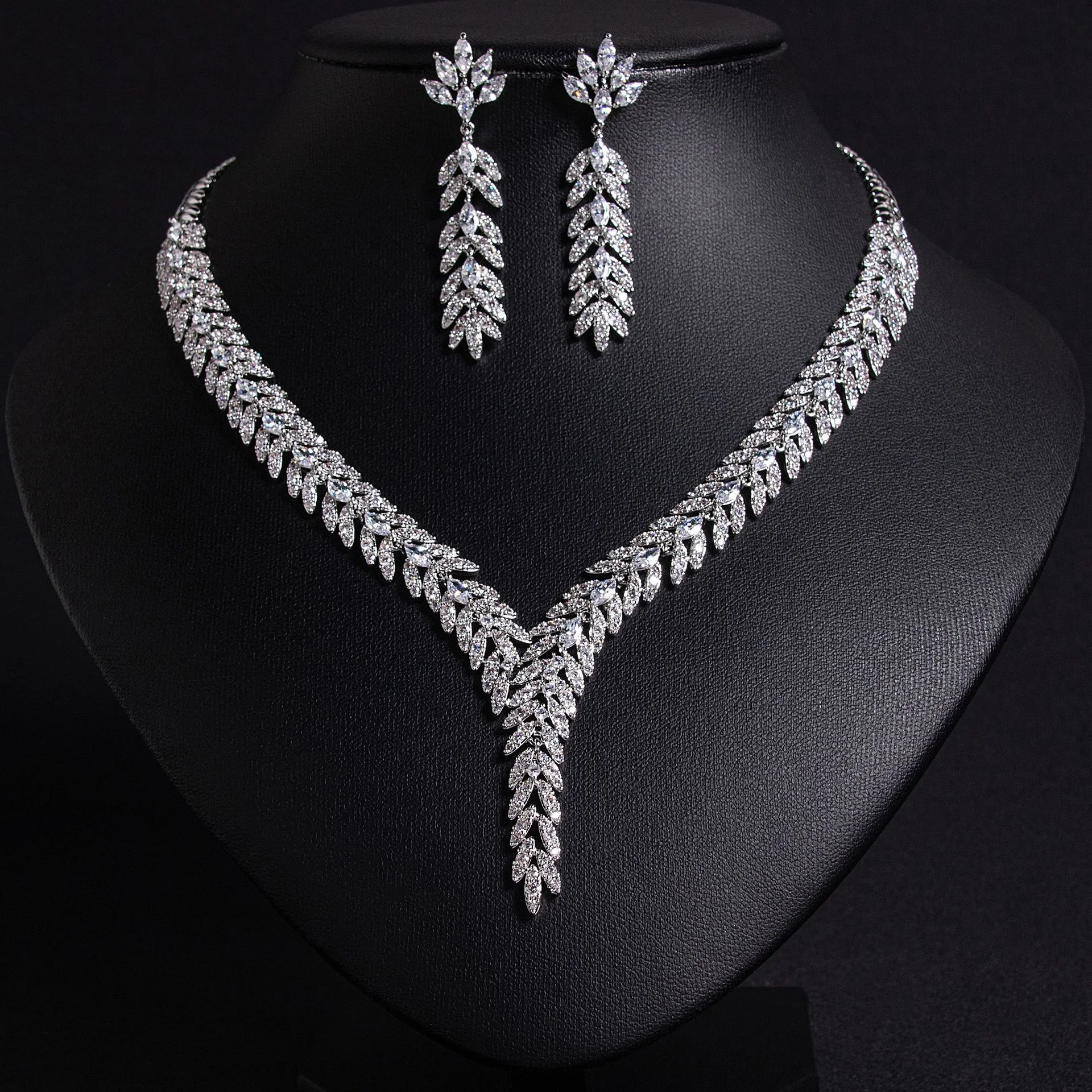 

New European Bridal Zircon Jewelry Set Luxury Earrings Necklace Ins Hip Hop White Gold Plated Women Accessories
