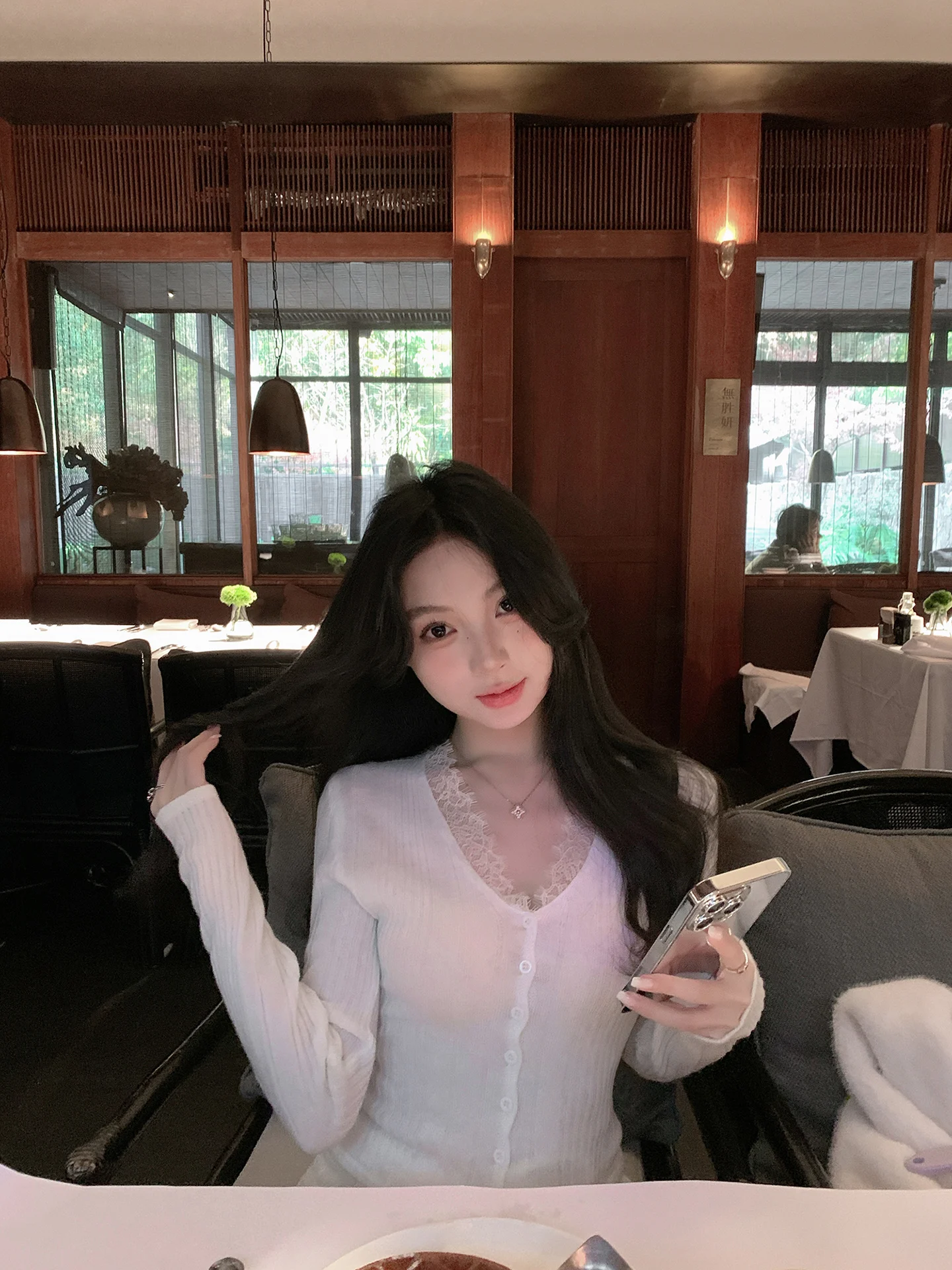 

Белый вязаный свитер с V-образным вырезом и кружевом, облегающий, для женщин, базовый слой, топ, зимняя новинка, Sle ZhouYeye, женская мода