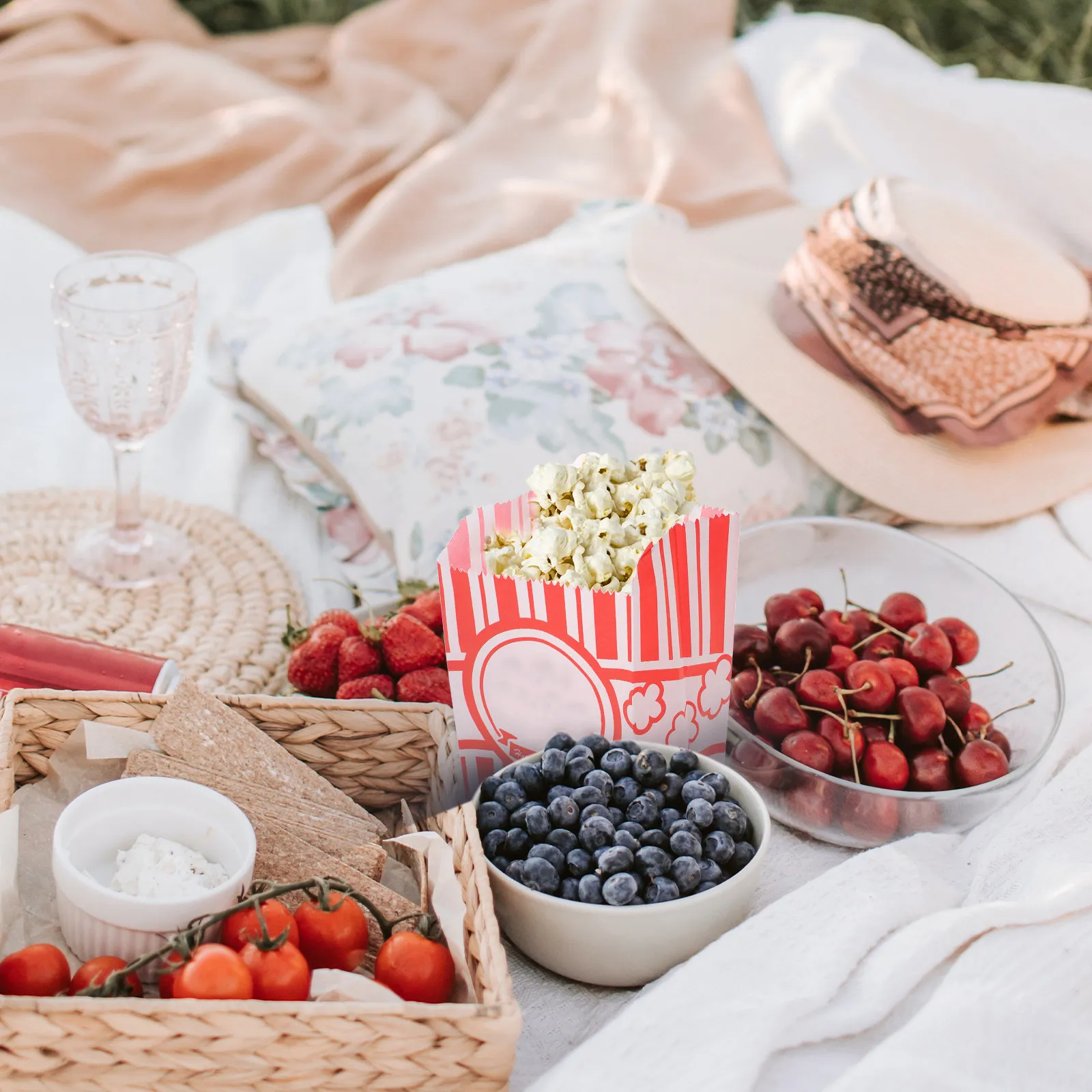 30Pcs Grease Resistant Popcorn Bags Paper Snack Bags for Party Birthday Movie Night Individual Servings Fresh Popcorn Packaging