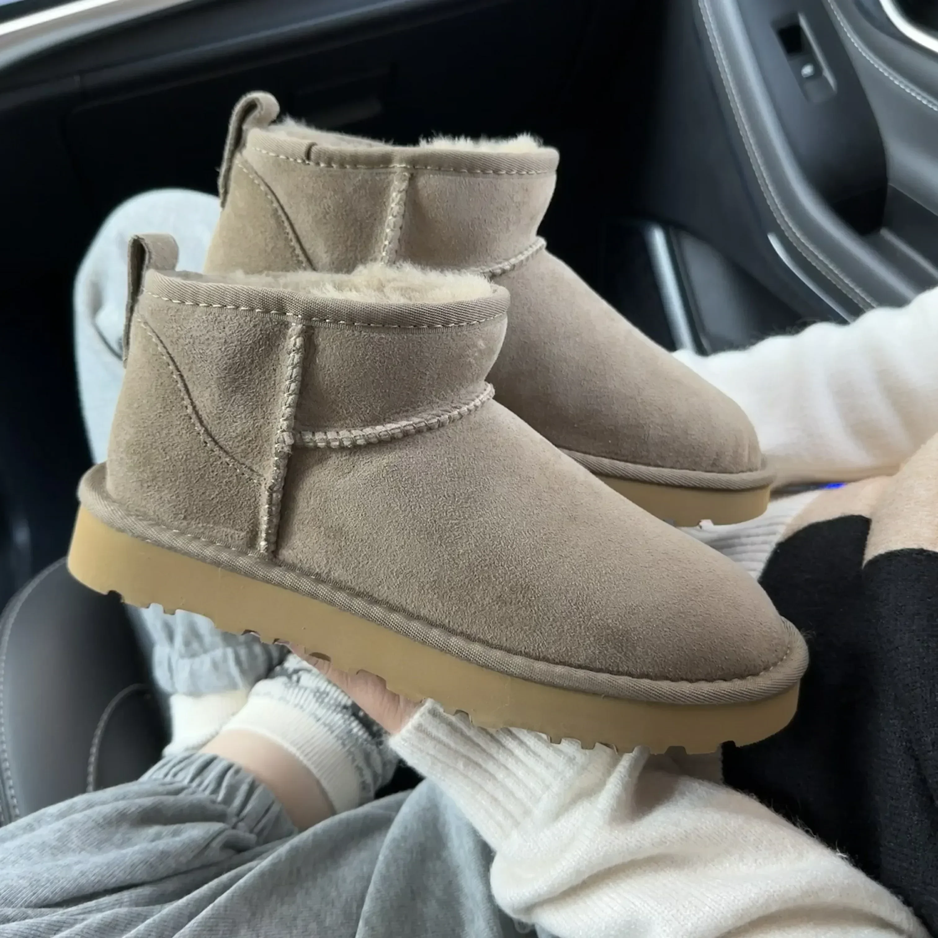 Mini snow boots, women's short boots, sheep fur integrated, winter with plush cotton shoes, thickened 6109