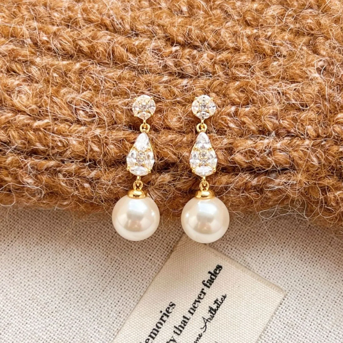 High-end drop pearl pendant earrings, fashionable and versatile, light luxury earrings for commuting