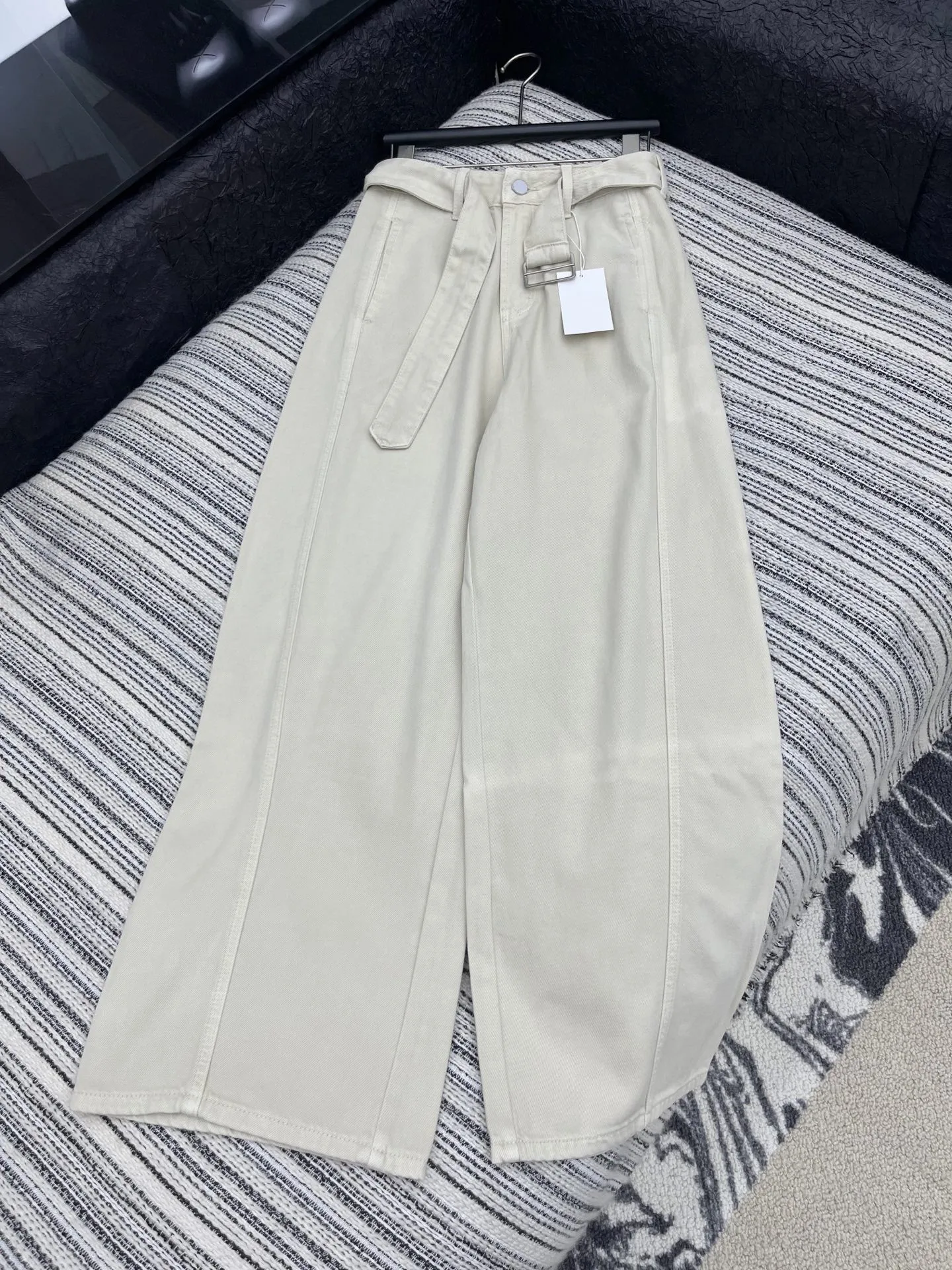 

2025 Early Autumn Sports Camping with Belt Wide Leg Jeans Comfortable and Casual