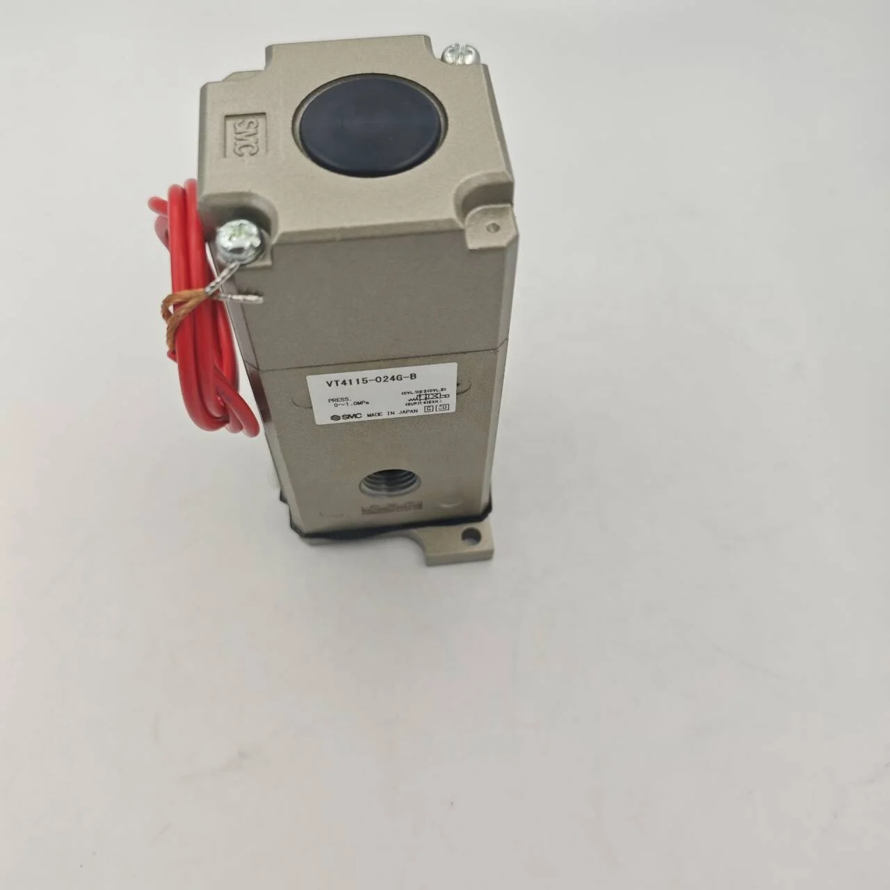 

Оригинальный новый оригинальный пневматический электромагнитный клапан SMC VT4115-024G-B электромагнитный клапан