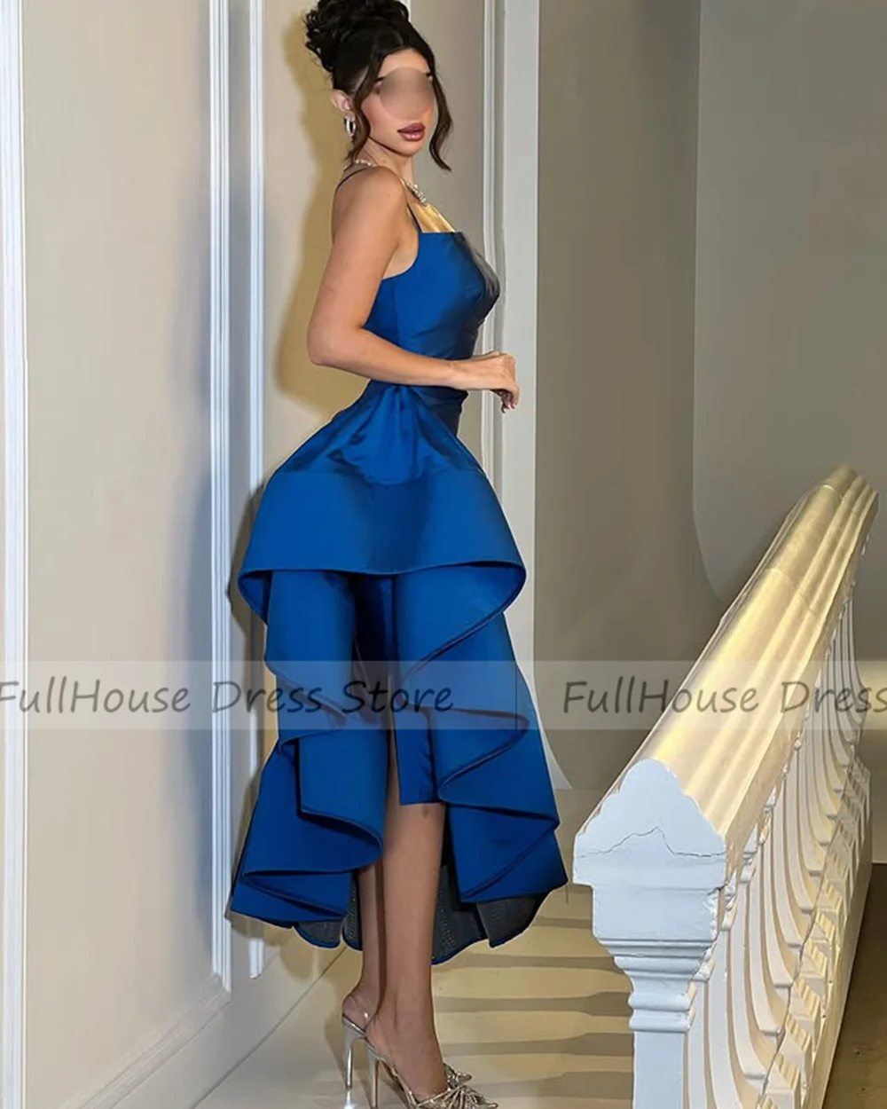 Nach Maß, moderne Spaghettiträger, abgestufte Rüschen, Etui-Sexy-Abendkleid, rückenfrei, High-Low-Abschlussballkleid, Sierra Daugة