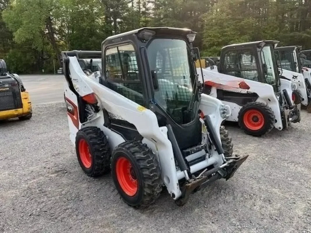 Short Body Mini Skid Steer Loader Pass Small Gate Farm Greenhouse Indoor Material Handling Zero Turn Hydraulic Construction