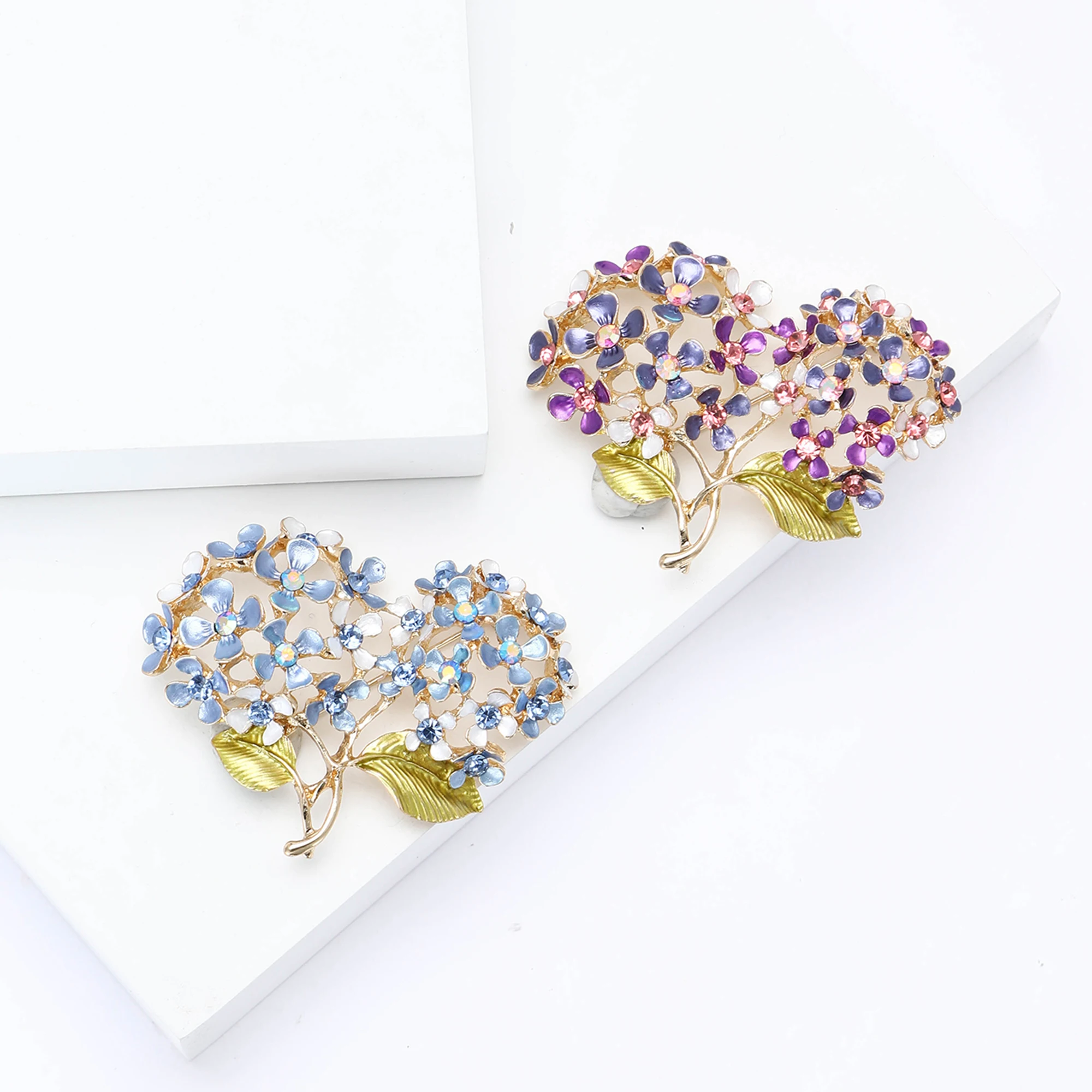 Rhinestone Double Ended Hydrangea Brooch for Women Unisex Enamel Plant Flower Pins Office Party Friend Gifts Jewelry Accessories