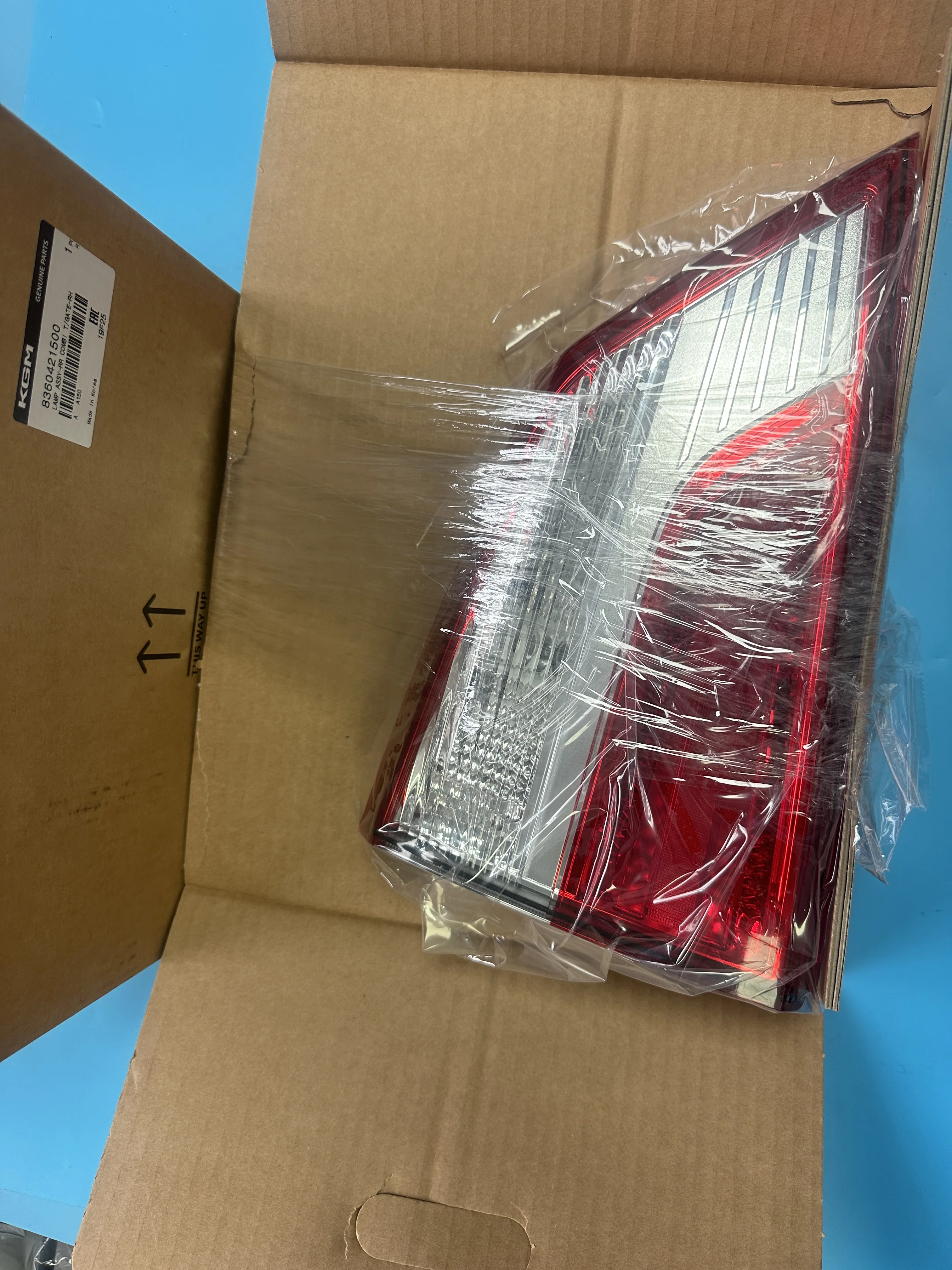 Genuine Tail/Gate Rear Combi Lamp Assy Left 8360321500 Right 8360421500 For Ssangyong Rodius/Stavic II