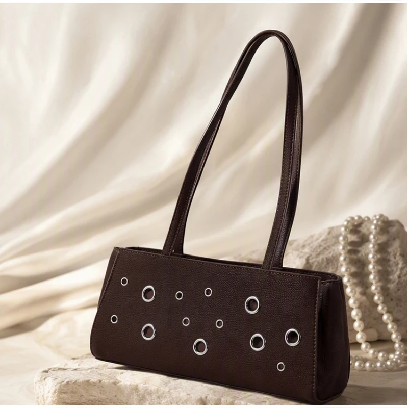 Metallösen-besetzte PU-Schultertasche, rechteckige Nieten-Handtasche für Damen, koreanische minimalistische Mode-Freizeit- und Arbeits-Tasche – Detail 8