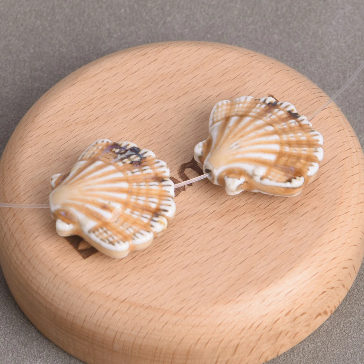 

10pcs 28x26mm Light Brown Scallop Shape Fancy Flamed Glazed Ceramic Porcelain Loose Beads For Jewelry Making DIY Crafts Findings