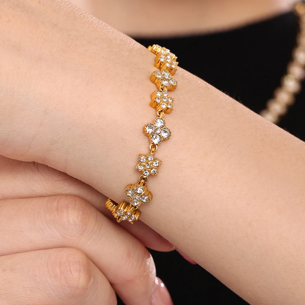 Pulsera chapada en oro de 18K con flores elegantes para mujer, brazalete de acero inoxidable con incrustaciones de circón, regalo de joyería de lujo diario Vintage