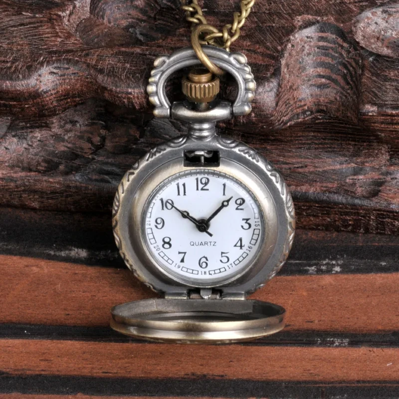 Fashion Vintage Quartz Pocket Watch Relief Rose Pocket Watch Out Flowers Necklace Pendant Sweater Chain Clock Gifts