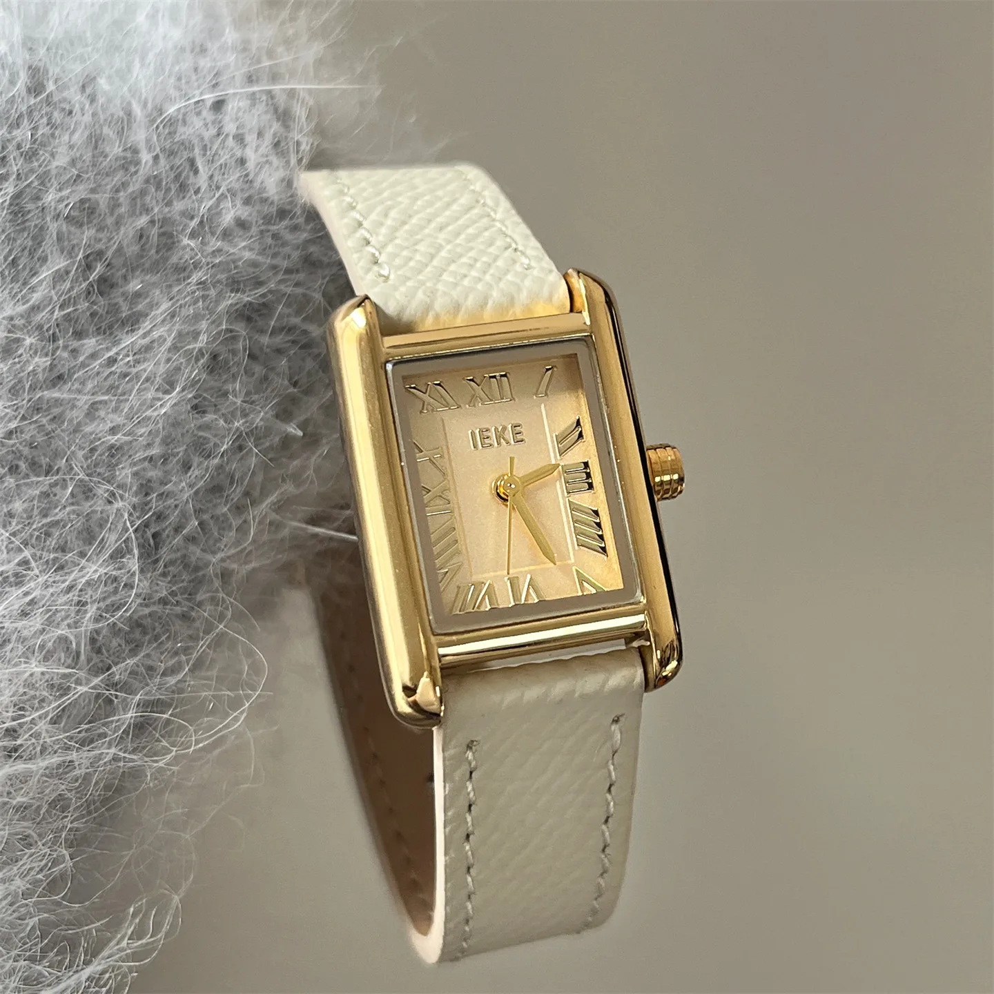 New Korean-Style Retro Small Square Watch For Women, Student Design, Light Luxury Ladies' Watch, A Practical Gift For Women.