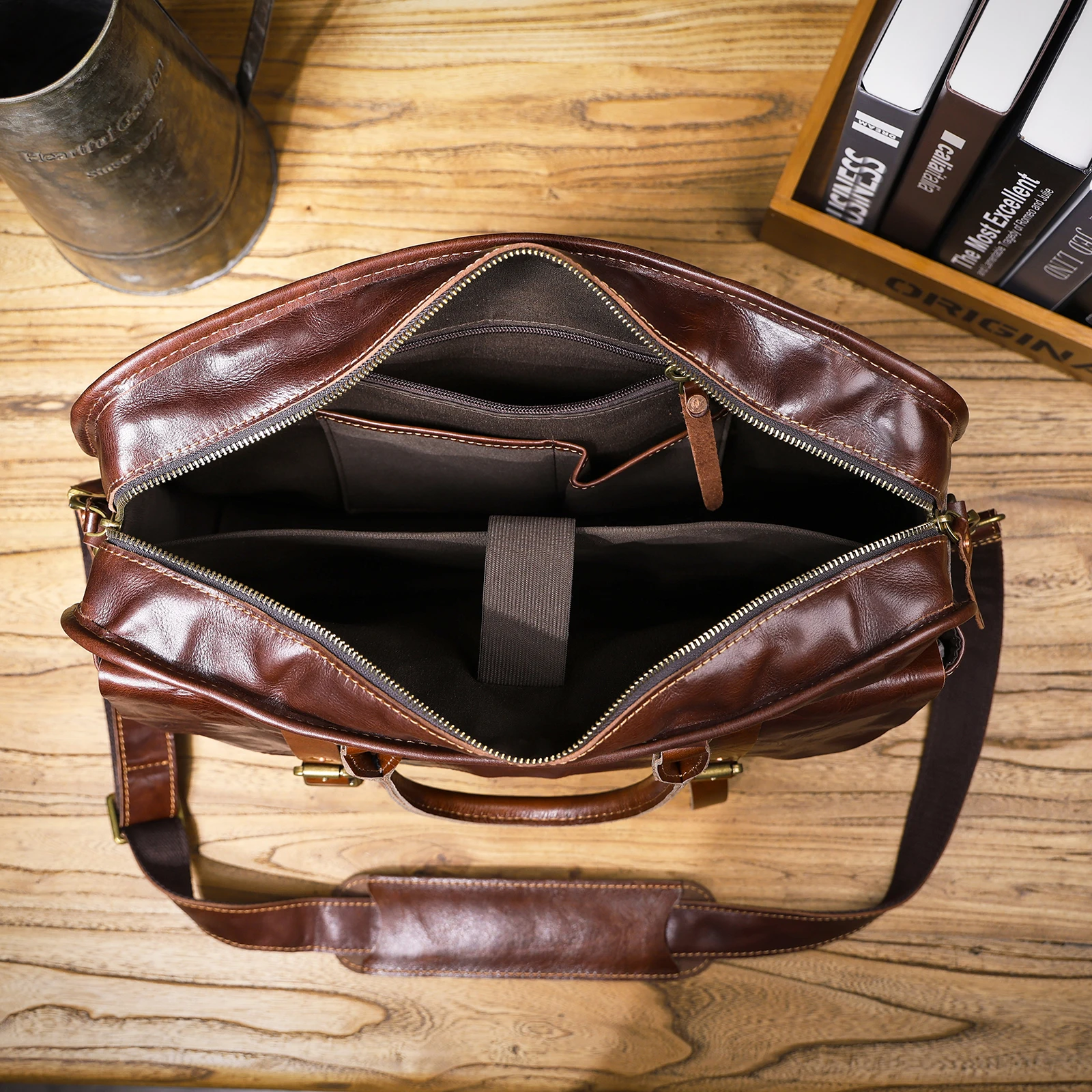 Echtleder Herren-Aktentasche 15 Zoll Laptop-Tasche Einfache Rindsleder-Umhängetasche Pflanzlich gegerbtes Leder Business-Casual-Stil – Detail 16