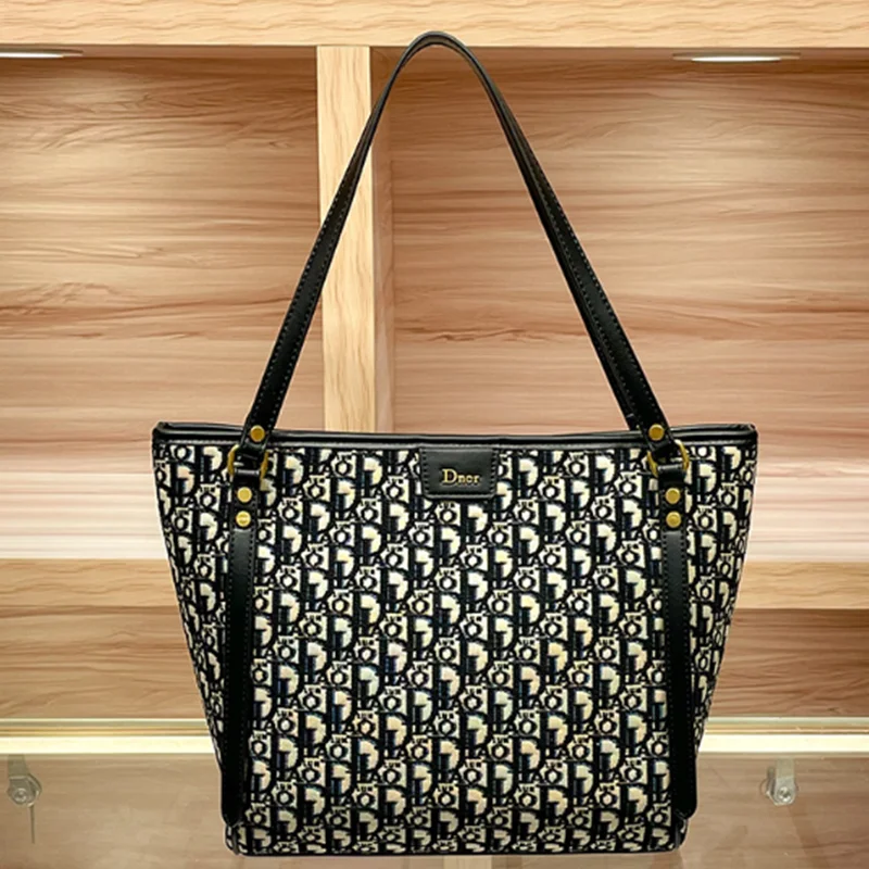 2025 Light Luxury New Fashion Classic Tote Women's Bag Large Capacity Commuter Shoulder Armpit Bag