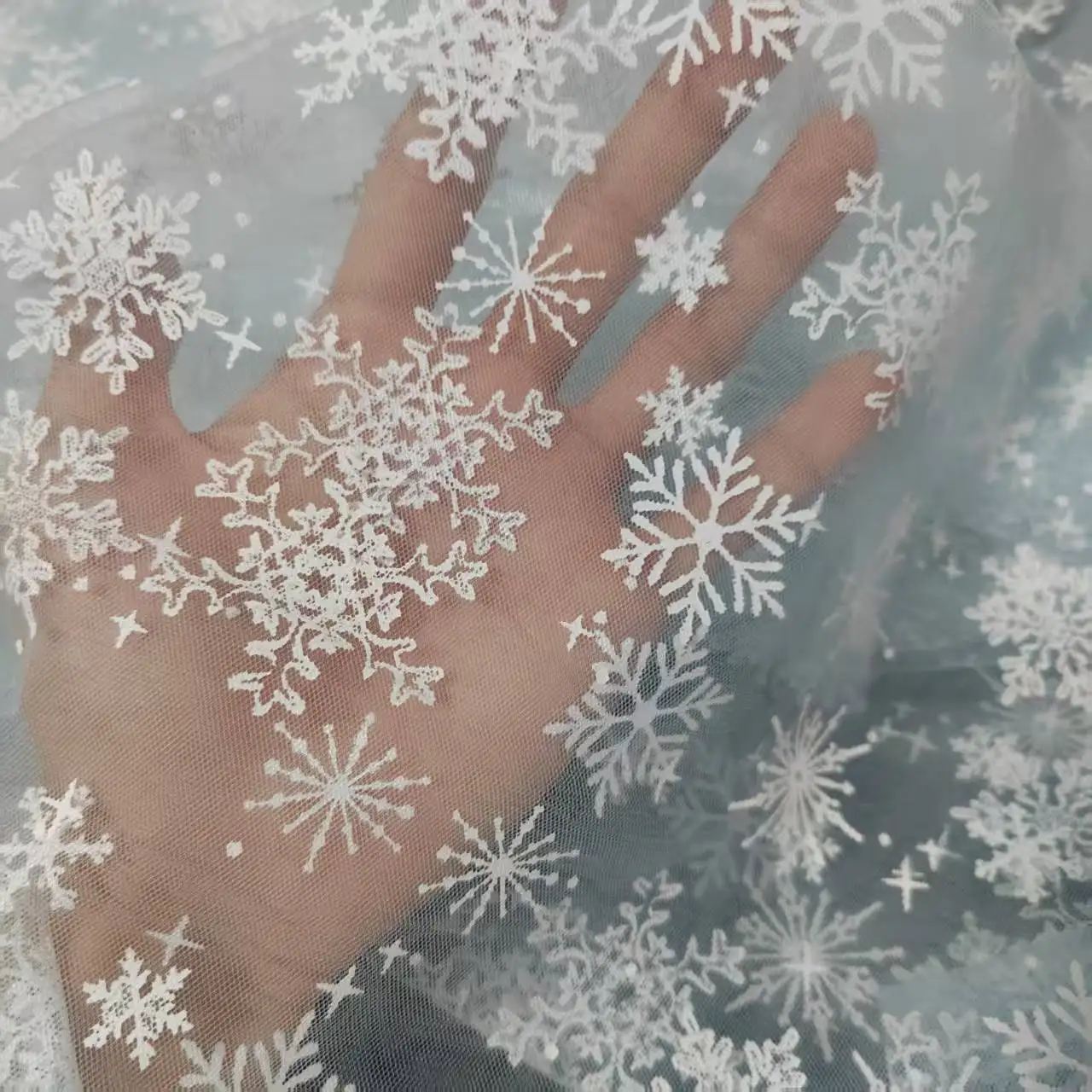 

Белая зимняя сетчатая ткань с узором снежинок, продается на метры, для домашнего декора, фонов, одежды, юбок, свадебного декора, тюлевых занавесок