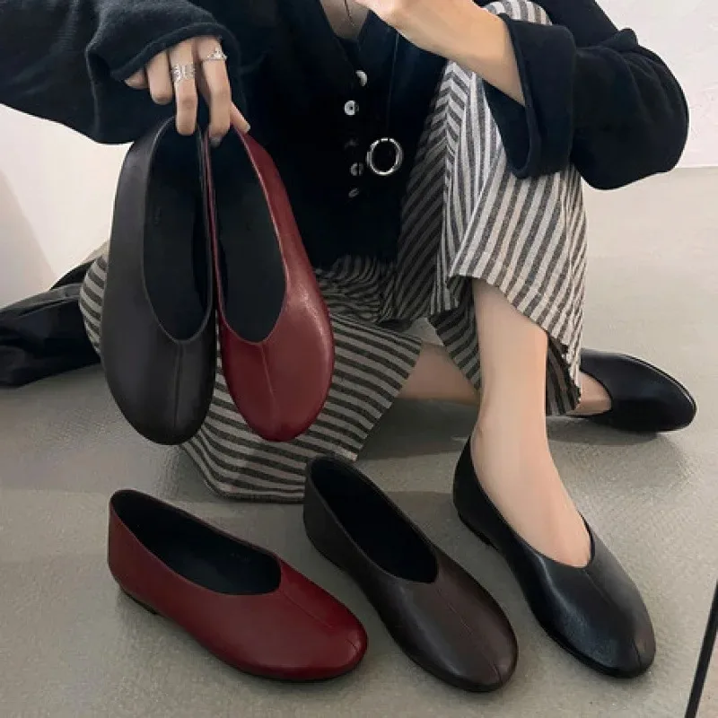 

Новые женские бордовые туфли-лоферы без застежек с круглым носком, удобные, элегантные, для офиса, с глубоким вырезом, высокое качество, коллекция Весна 2026