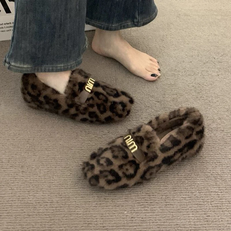 

Original Design Shoes for Woman Winter Plush Luxury Loafers Fashion Leopard Print Letter Flats Fluffy Female Slip-on Shoes