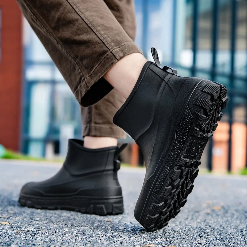 Outdoor Work Men's Short Rain Boots Trend 2026 New Waterproof Anti Slip Lightweight Rainy Fishing and Sea Fishing Rubber Shoes