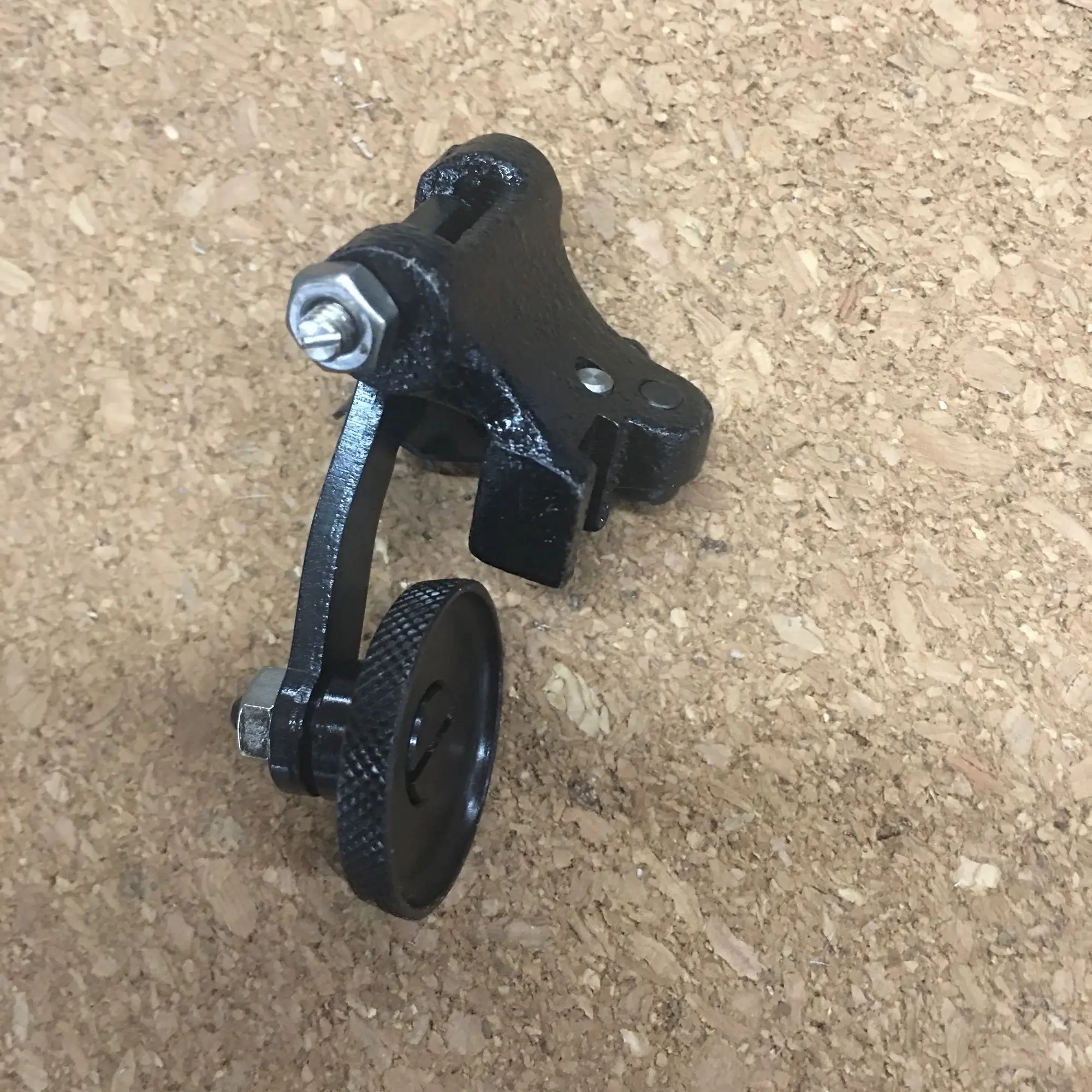 

Индивидуальное японское колесо Te68101 с прижимной лапкой 08101-M РОЛИКОВАЯ ТИСКОВАЯ НОЖКА