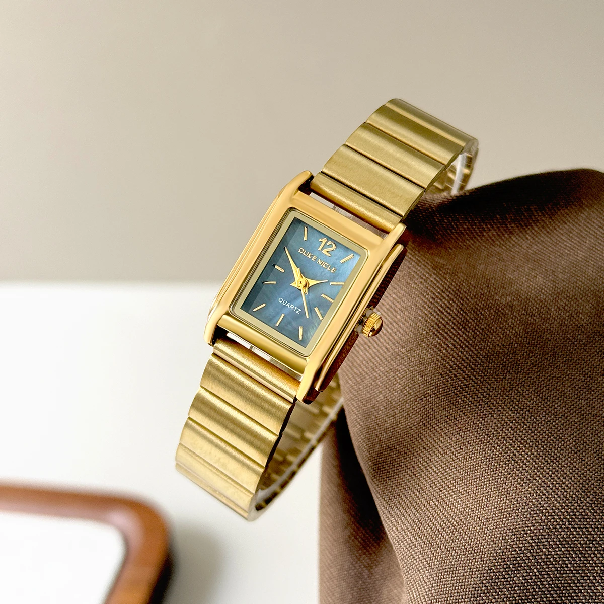 

Роскошные квадратные золотые часы для женщин, женские кварцевые часы из нержавеющей стали, элегантные женские часы, простые женские часы, часы для женщин.