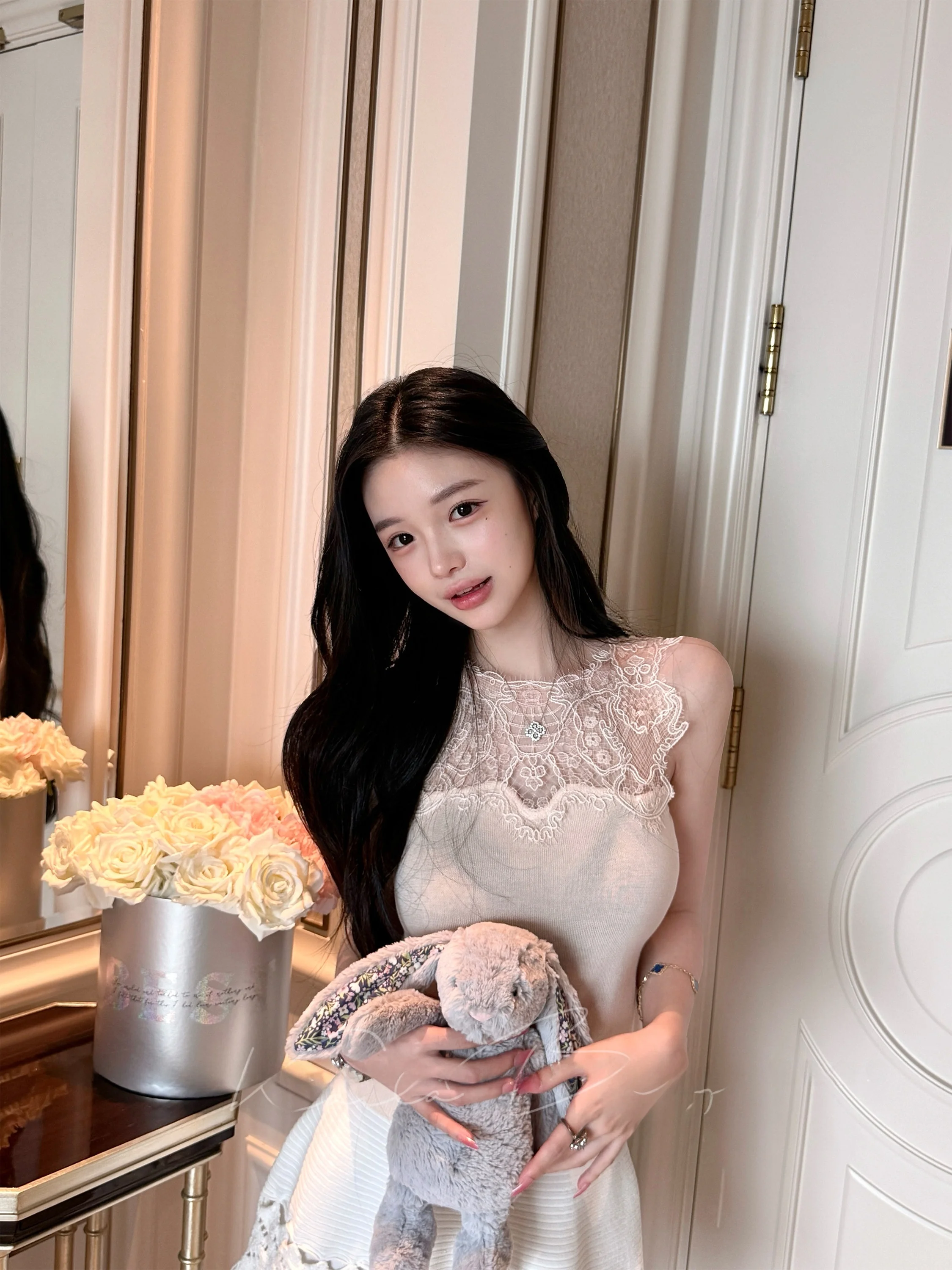 Sweet And Spicy Lace Skin-Show Waist-Cinching Short Top for Women Stylish Versatile Chinese Made Outerwear Spring Season