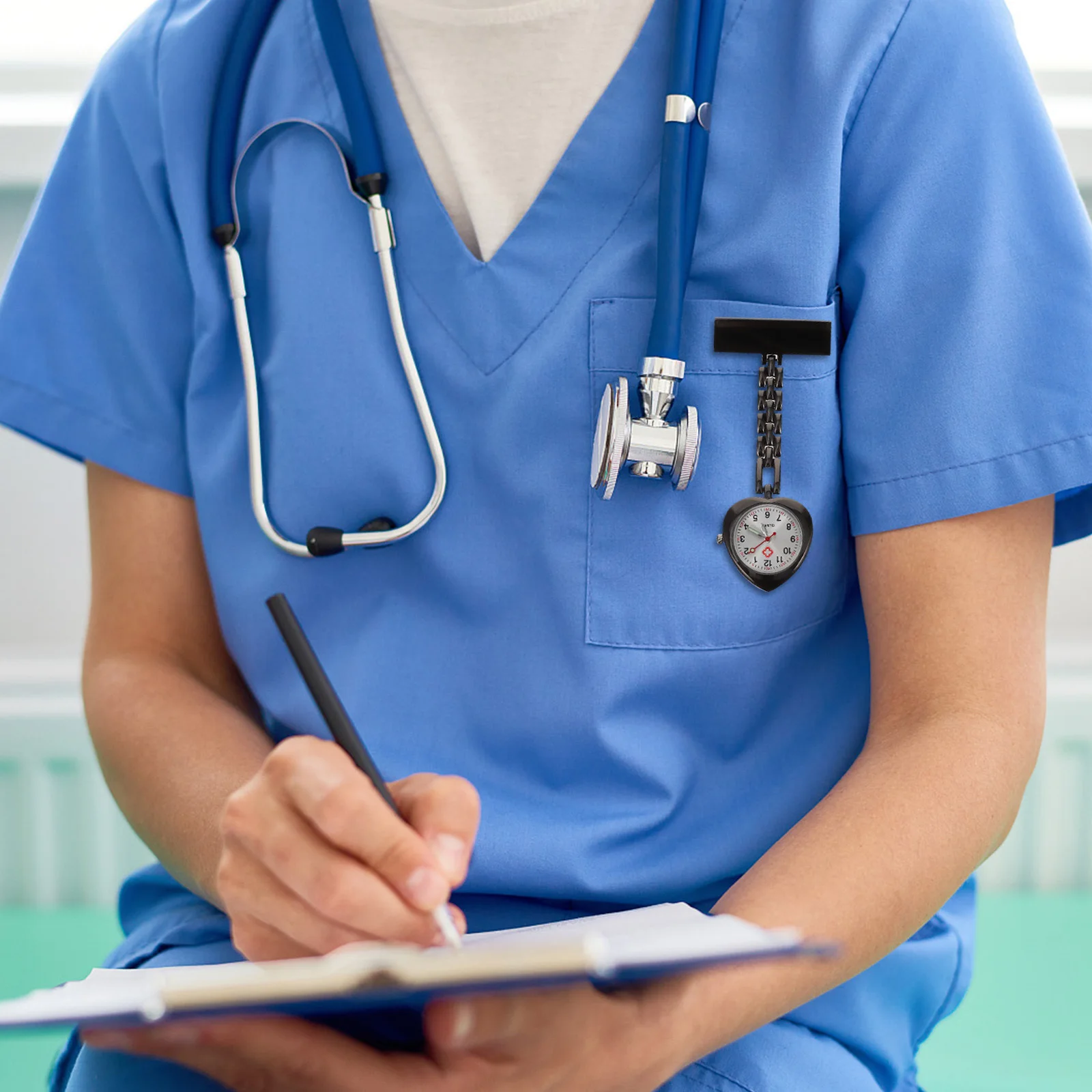 

Heart-Shape Alloy Pocket Diamond Decor Quartz Movement Large Dial Clear Reading Clip-On Design For Nurses Women Hanging Chest