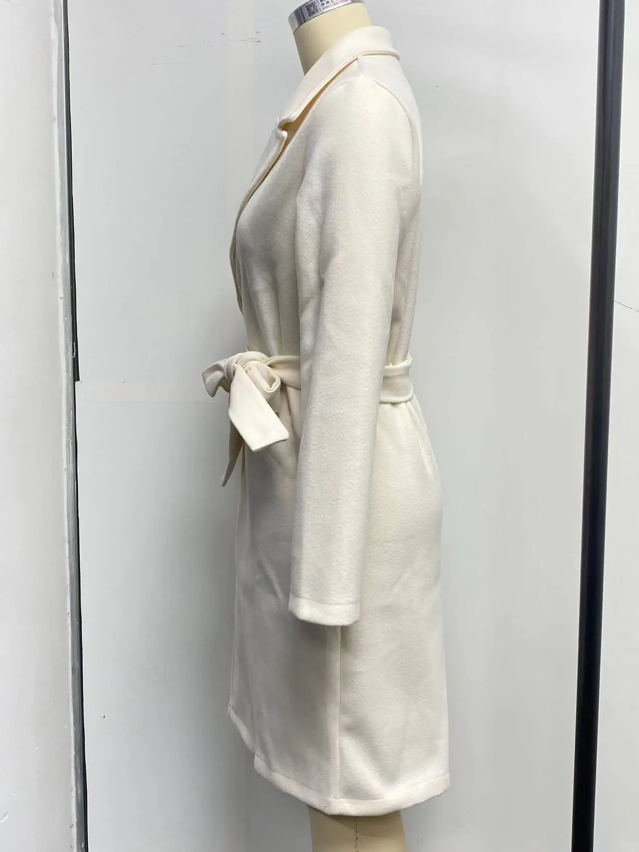 2025 осенне-зимняя женская однотонная шерстяная куртка с лацканами и длинными рукавами, простое пальто с ремешком