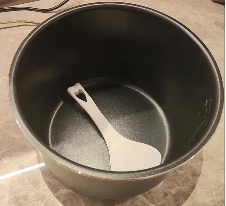 A bowl for multicooker Redmond 5 l universal