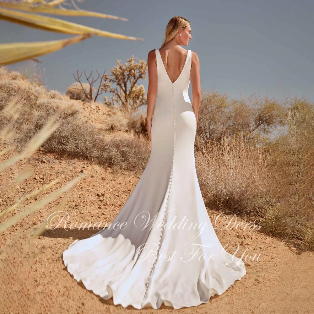 ชุดแต่งงานทรงเมอร์เมดแบบเรียบง่าย คอวี ปี 2026 ผ่าสูง สายสปาเก็ตตี้ ไม่มีแขน ติดกระดุม เปิดหลัง  ชุดเจ้าสาวแบบสั่งตัด