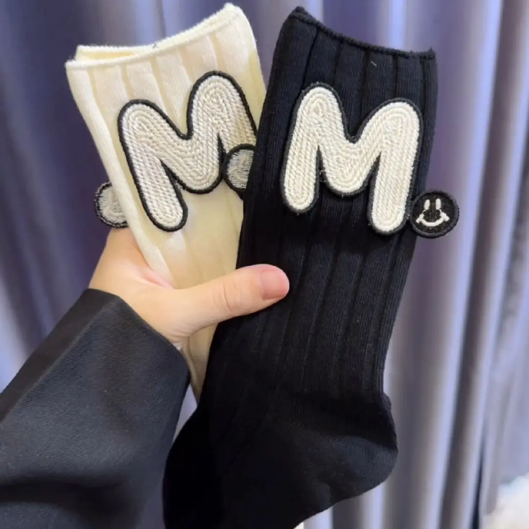 

Hot Sale Autumn Winter Korean Colorful Big M Letter Sports Crew Socks Cotton Breathable Fashion Men Women Hip Pop Street Socks