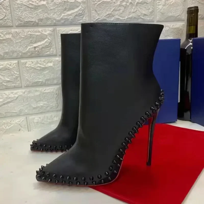 Botas de tornozelo de salto alto fino preto de couro genuíno para mulheres botas de rebites sapatos femininos confortáveis dedo do pé apontado